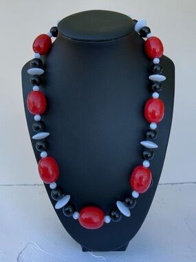 Vintage 60s Mod Chunky Beaded Statement Necklace Red Black White Acrylic 20”
